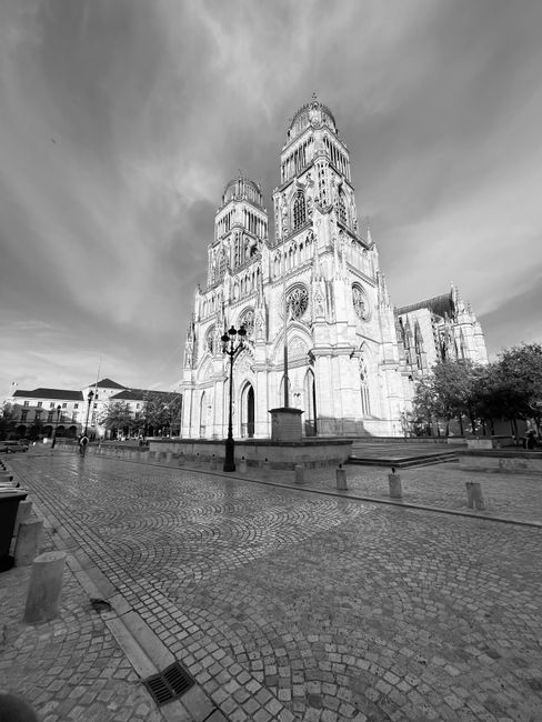 **Communication d’entreprise à Orléans : Comment Atmedia Transforme Votre Visibilité en Levier de Croissance**